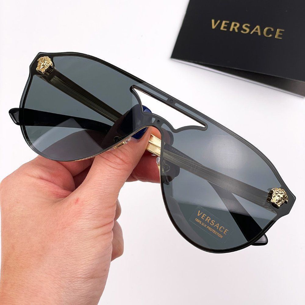 🔥 Versace Sunglasses VE2161 100287 Shield Gold Black Gray Unisex - Picture 2 of 11
